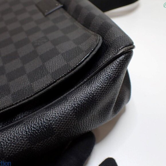 Louis Vuitton Damier Graphite Messenger Shoulder Bag - Picture 6 of 9